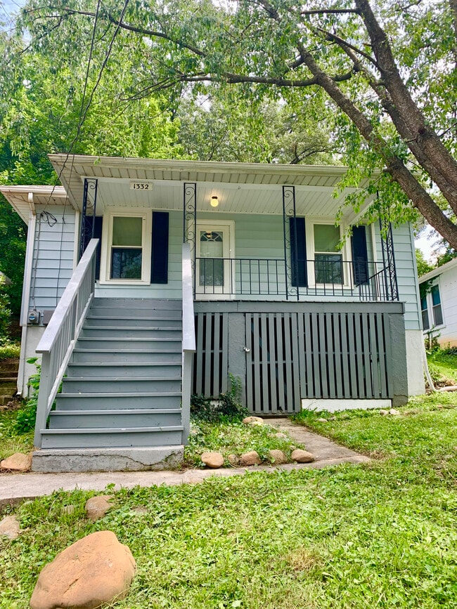 1332 Buena Vista Blvd SE