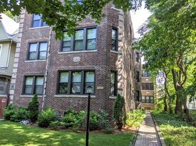 716 Reba Pl, Unit 18-3N in Evanston, IL - Building Photo