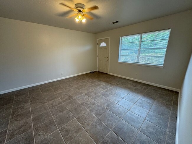 6710 Fairwood Rd in Hitchcock, TX - Building Photo - Building Photo