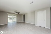 215 Goldenrod Ln in Poinciana, FL - Foto de edificio - Building Photo