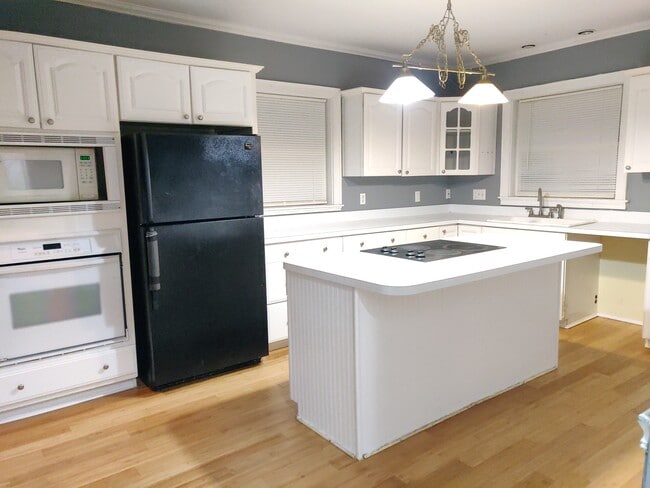 225 S Main Ave, Unit 3
