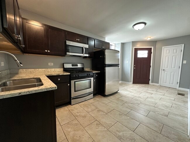 2301 N Lockwood Ave in Chicago, IL - Building Photo - Building Photo