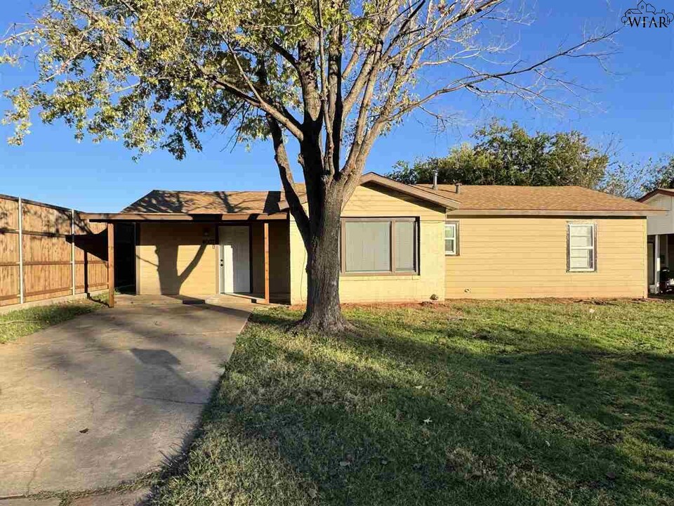 4007 Gossett Dr in Wichita Falls, TX - Building Photo