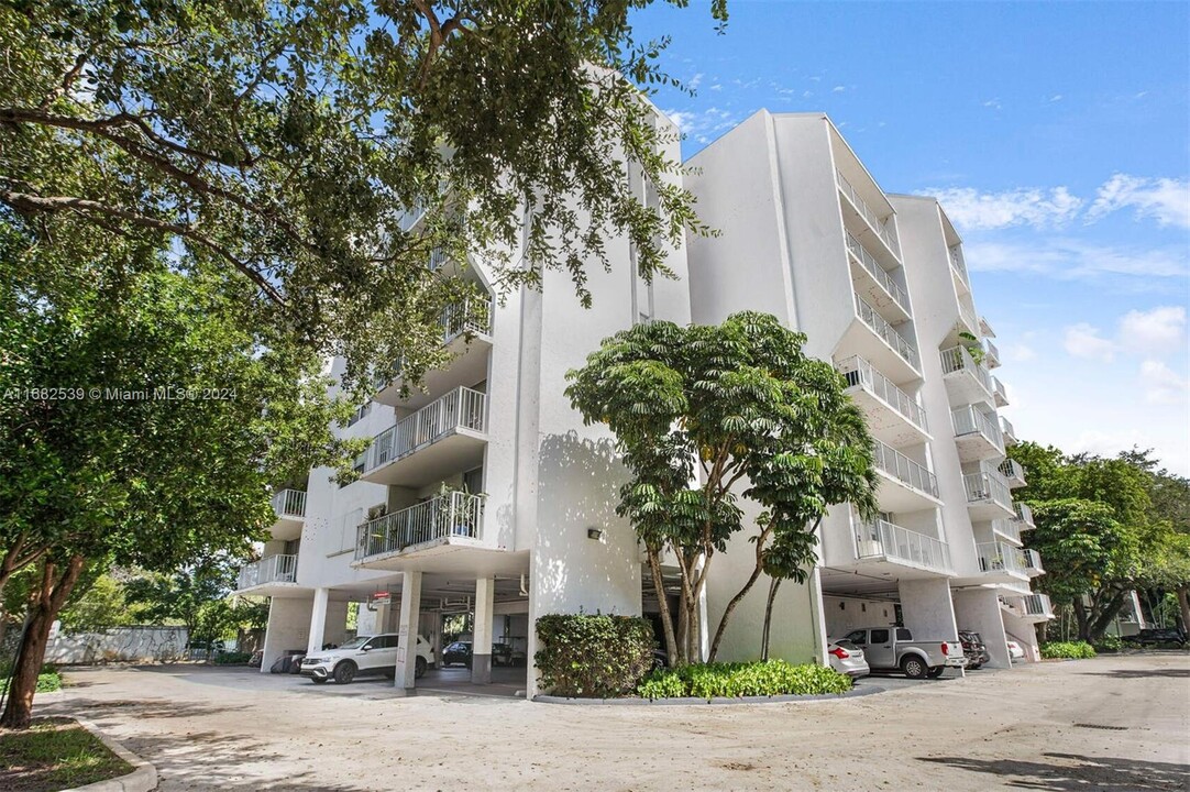 650 NE 64th St in Miami, FL - Building Photo