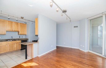 645 N Kingsbury St, Unit 2109 in Chicago, IL - Building Photo - Building Photo