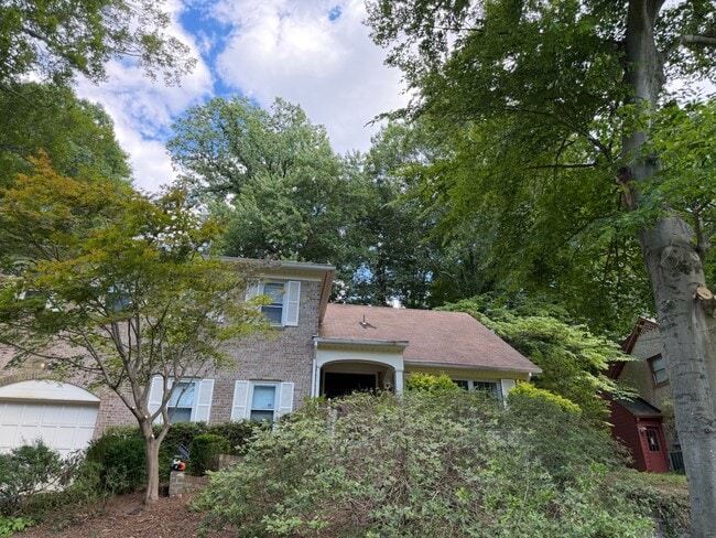 property at 2123 Edgewater Pkwy