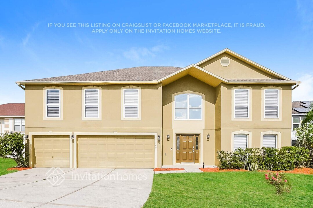 3269 White Blossom Ln in Clermont, FL - Building Photo