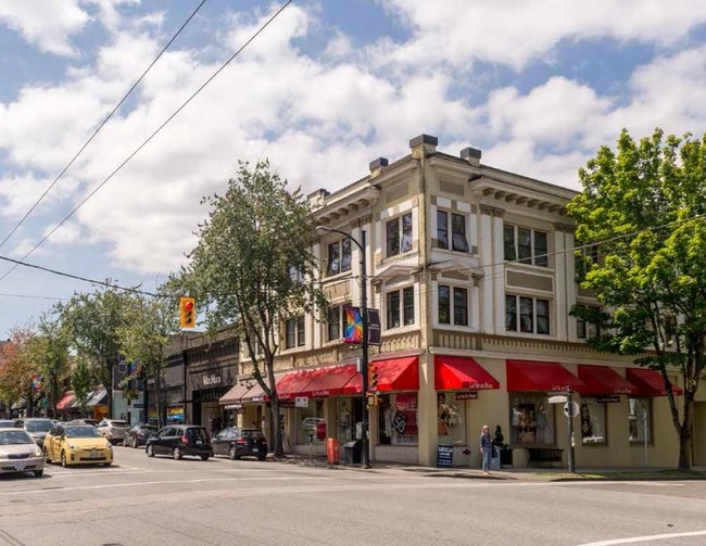 Crescent Court in Vancouver, BC - Building Photo - Building Photo