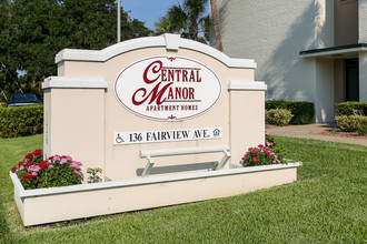 Central Manor Apartments in Daytona Beach, FL - Building Photo - Building Photo