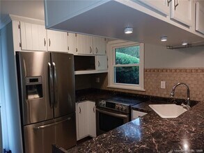 21 Maple Rd in Waterford, CT - Building Photo - Building Photo