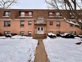 971 McCarty St NW in Walker, MI - Building Photo