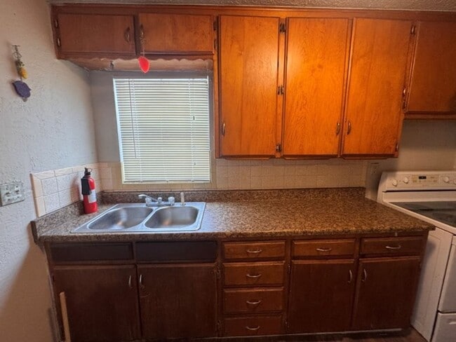 4207 N Divis Ave in Bethany, OK - Building Photo - Building Photo