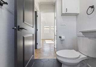 5916 Walnut Ave in Long Beach, CA - Building Photo - Building Photo