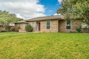 2813 Glen Forest Ln in Plano, TX - Building Photo
