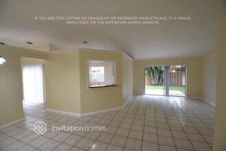20030 NW 58th Ave in Hialeah, FL - Foto de edificio - Building Photo