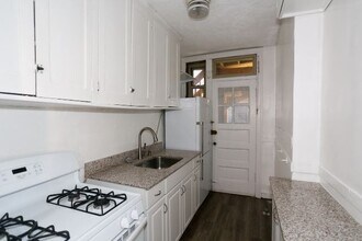 549 W Surf in Chicago, IL - Building Photo - Building Photo