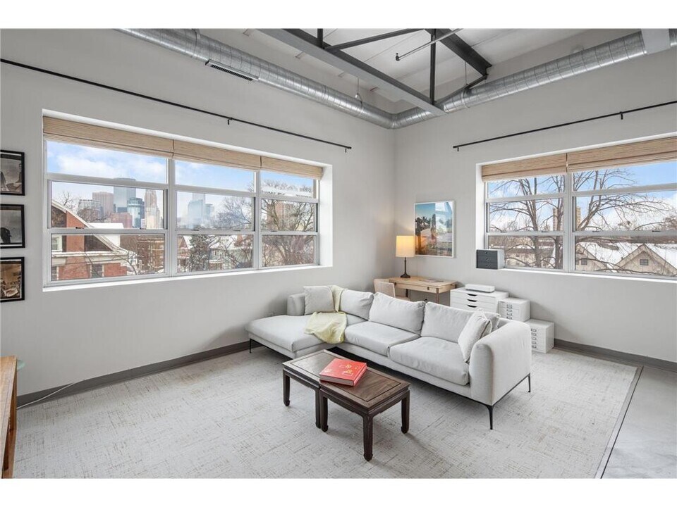 111 E Franklin Ave in Minneapolis, MN - Building Photo