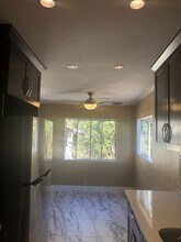 936 Lucile Ave in Los Angeles, CA - Foto de edificio - Building Photo