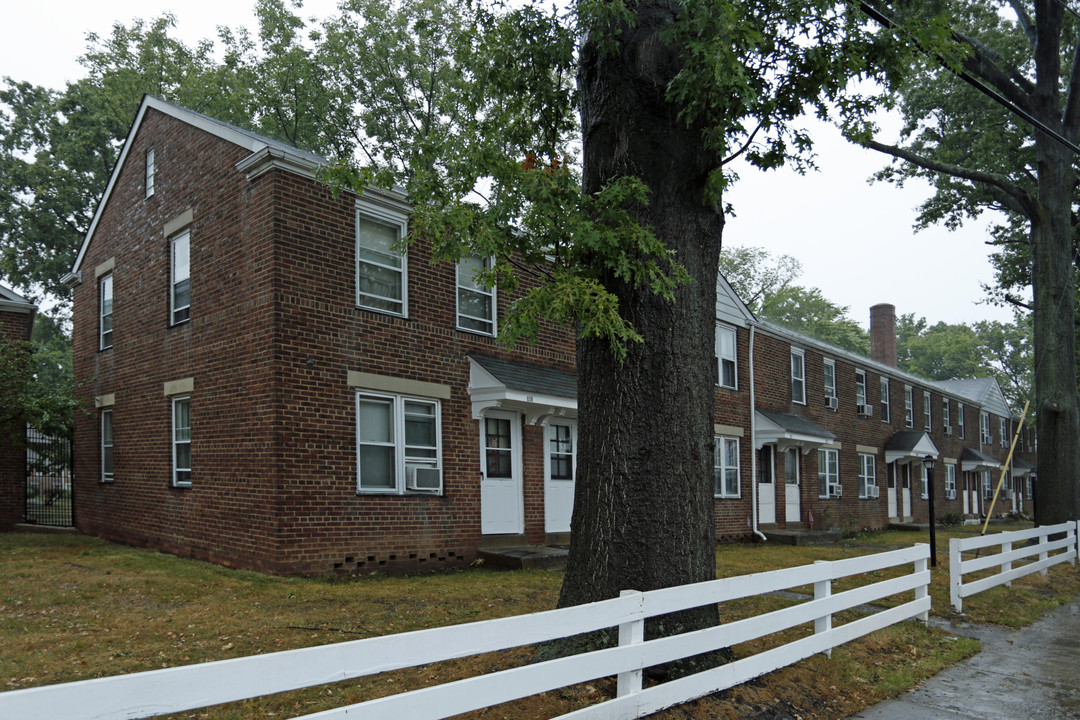 Hollywood Terrace in Linden, NJ - Building Photo