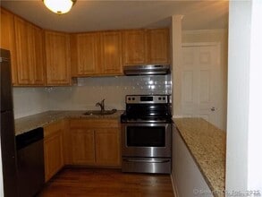 16 Fordyce Ct in New Milford, CT - Building Photo - Building Photo
