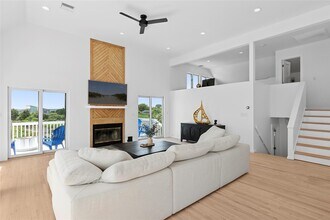 20 Stacy Dr in Westhampton Beach, NY - Building Photo - Building Photo
