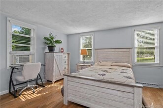 349 Naubuc Ave-Unit -1st Floor in Glastonbury, CT - Building Photo - Building Photo