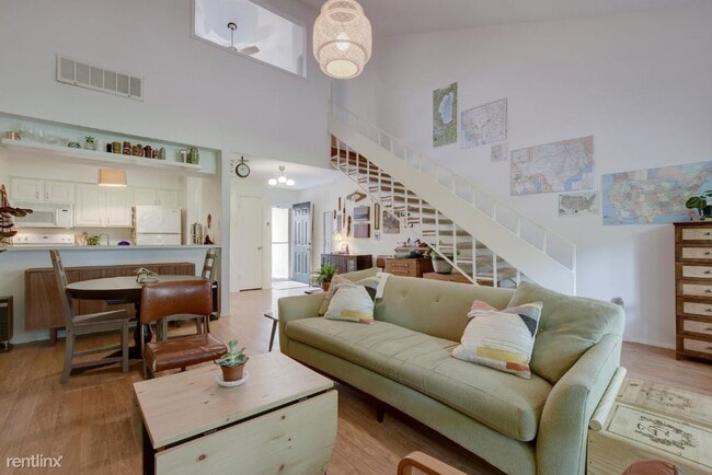 1818 S Lakeshore Blvd-Unit -Apt 27 in Austin, TX - Foto de edificio - Building Photo