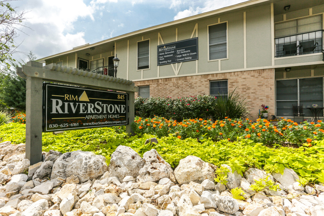 RiverStone Apartment Homes in New Braunfels, TX - Foto de edificio