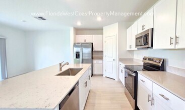 8428 Sea Ray Run in Parrish, FL - Building Photo - Building Photo