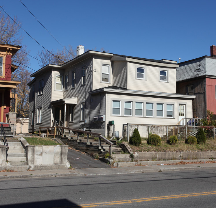 120 W Manlius St in East Syracuse, NY - Building Photo