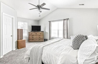 263 Bent Grass Cir in Dekalb, IL - Building Photo - Building Photo