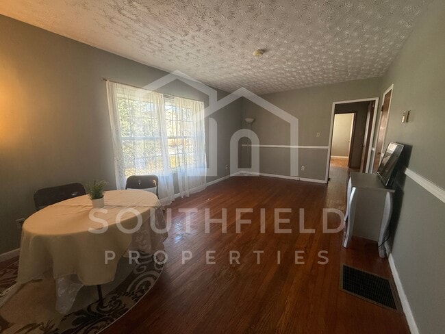 5881 Elm St in Milford, OH - Building Photo - Building Photo