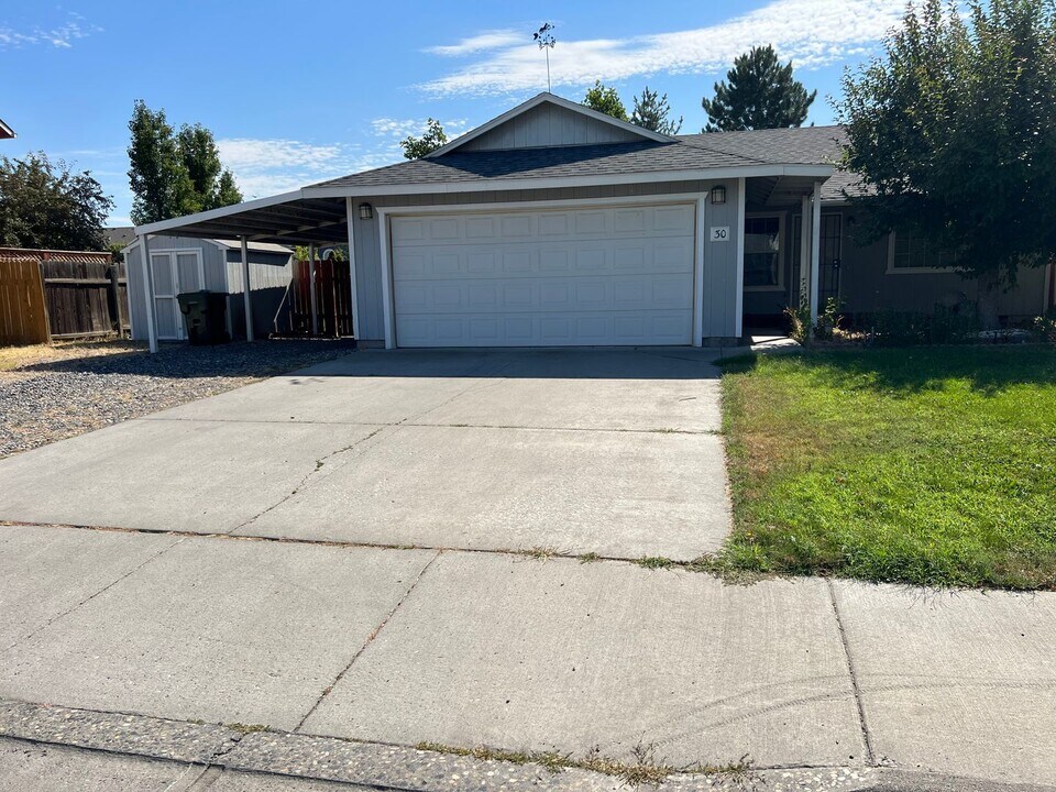 30 NE Alora Dr in Hermiston, OR - Building Photo