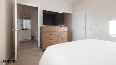 9015 Kings Grant Dr, Unit 9012-303 in Charlotte, NC - Building Photo - Building Photo