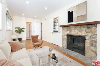 1129 Roscomare Rd in Los Angeles, CA - Building Photo - Building Photo