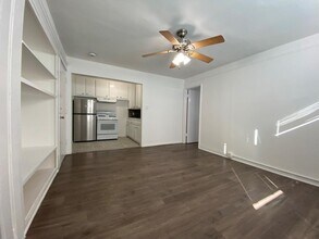 26 Westminister Avenue, in Venice, CA - Building Photo - Interior Photo