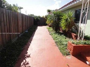 1727 McKinley St-Unit -2 in Hollywood, FL - Building Photo - Building Photo