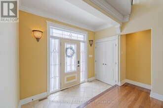 546 Kochar Dr in Ottawa, ON - Building Photo - Building Photo