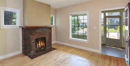 702 N 19th Ave E in Duluth, MN - Building Photo - Building Photo