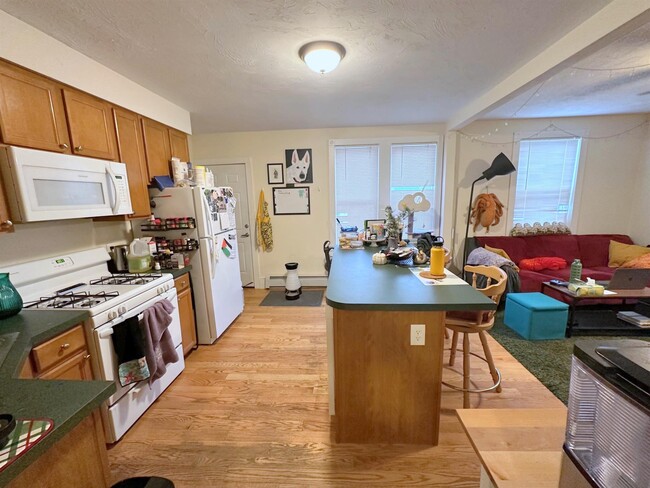 389 Columbia St, Unit 3