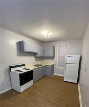 456 Woodlane Ave, Unit H105 in Midland, PA - Building Photo - Building Photo