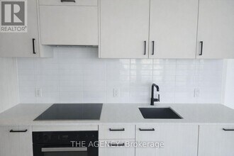 1 Quarrington Lane in North York, ON - Building Photo - Building Photo