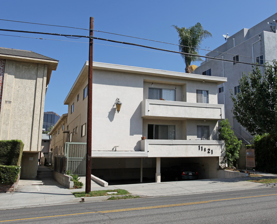 11621 Ohio Ave in Los Angeles, CA - Building Photo