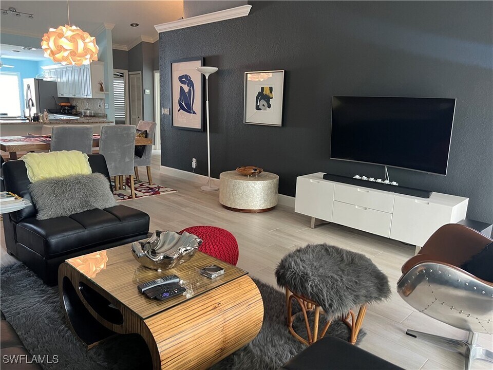 1095 Partridge Cir in Naples, FL - Building Photo