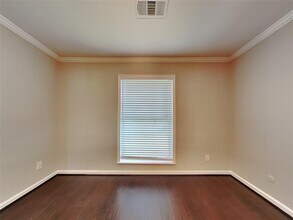 8127 Twin Hills Dr in Houston, TX - Building Photo - Building Photo