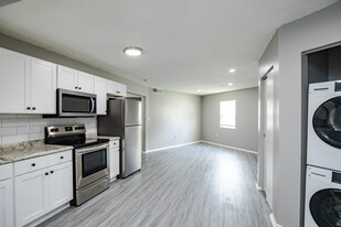 Octagon Apartment Homes in Tampa, FL - Building Photo
