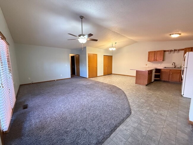 155 Wintergreen Dr in Chatham, IL - Building Photo - Building Photo