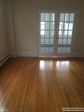 547 Broadway-Unit -Apt 1 in Somerville, MA - Building Photo - Building Photo