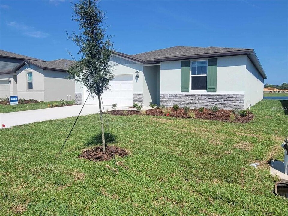 13911 Richland Gulf Cir in Parrish, FL - Building Photo