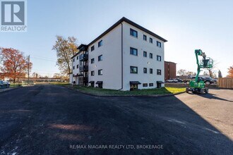 141 Plymouth Rd in Welland, ON - Building Photo - Building Photo